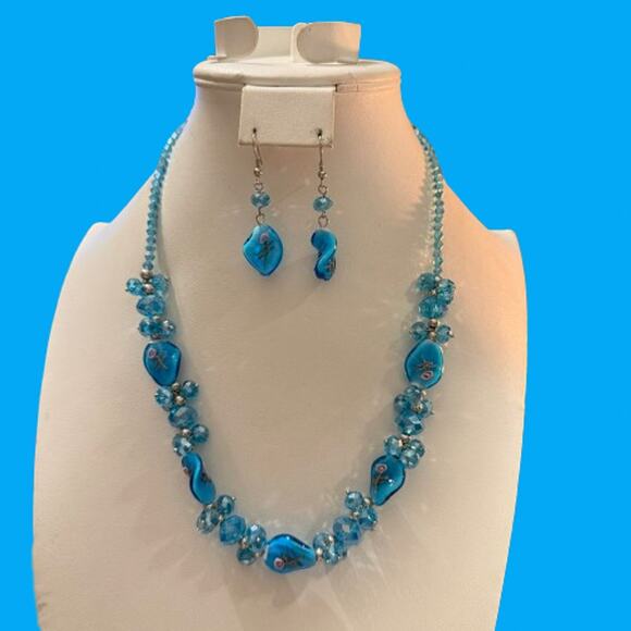 Stunning Handcrafted Blue Glass & Crystal Beaded Jewelry Set - Picture 4 of 8